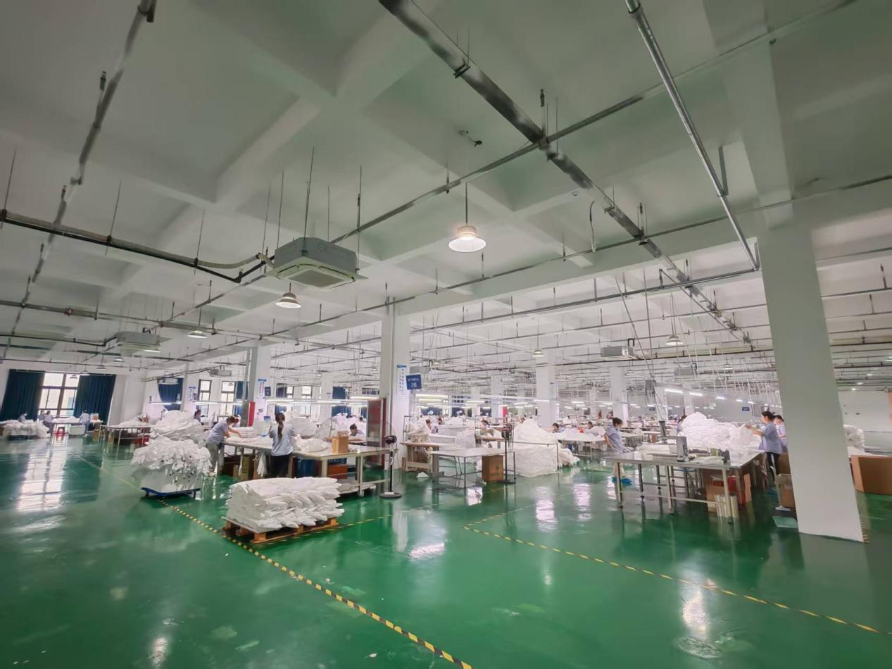 规范管理下的无尘车间：以精工品质保障每一件产品